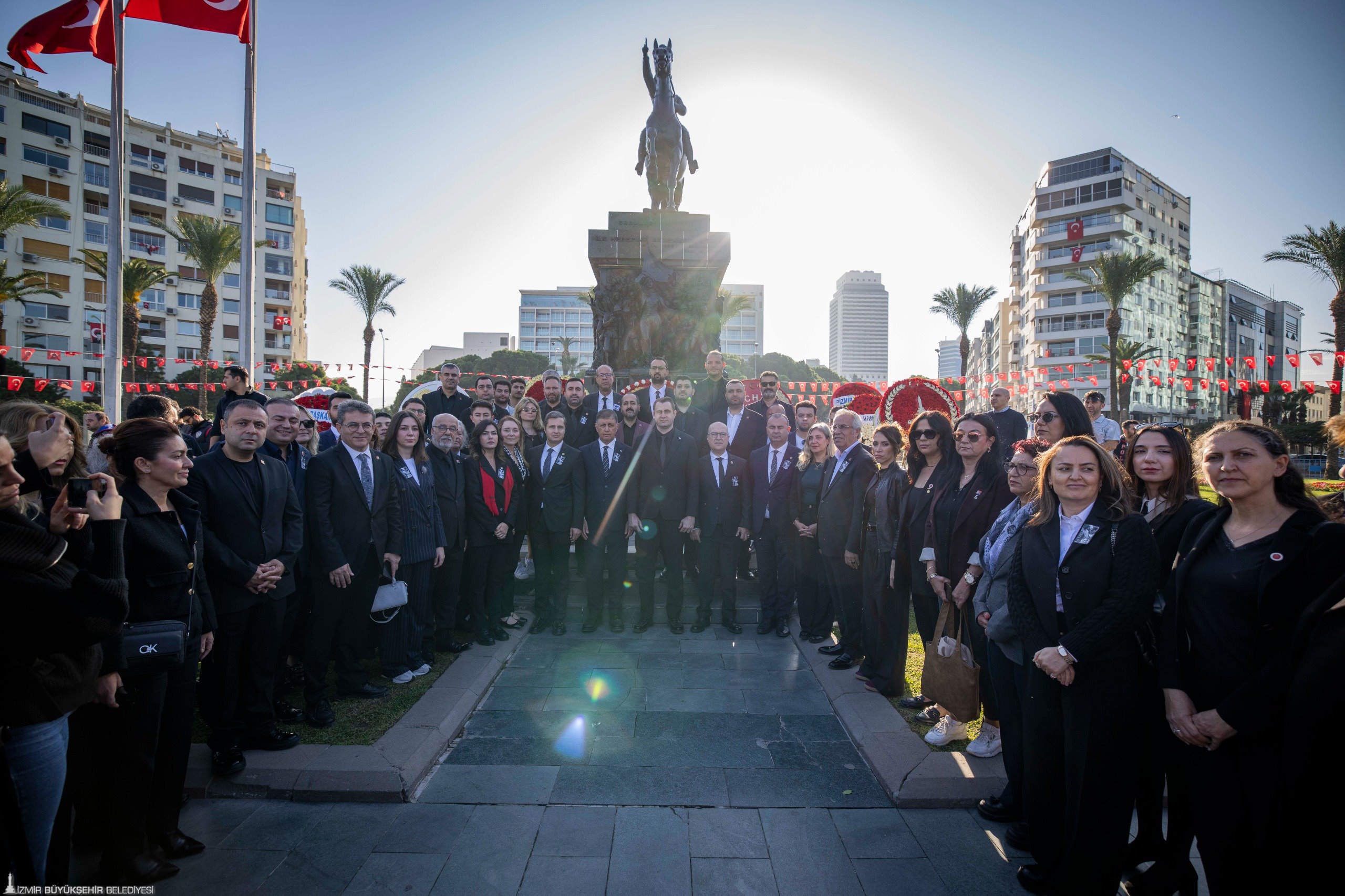 CHP İzmir Ata’sını andı