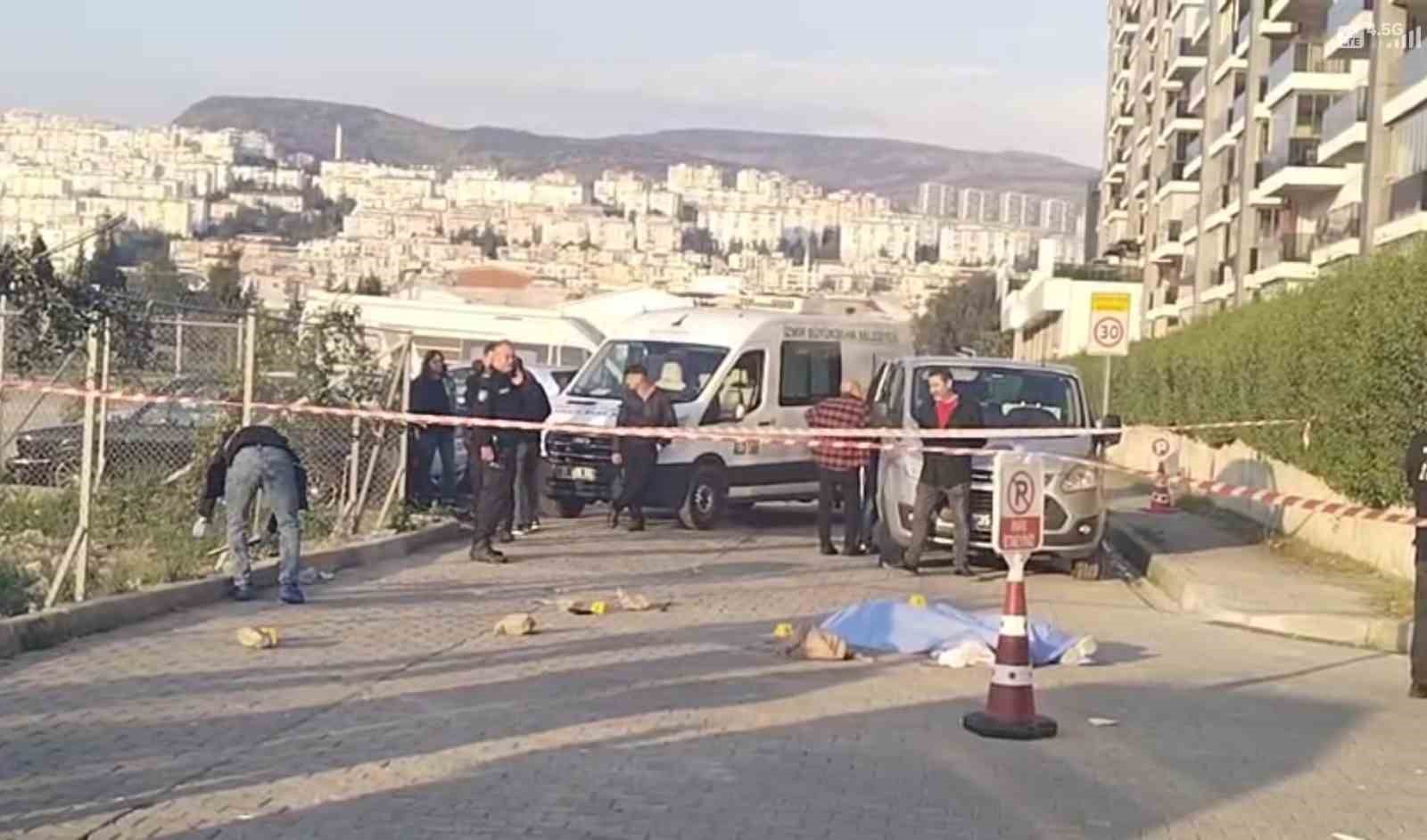 İzmir'de sokak ortasında silahlı saldırı!