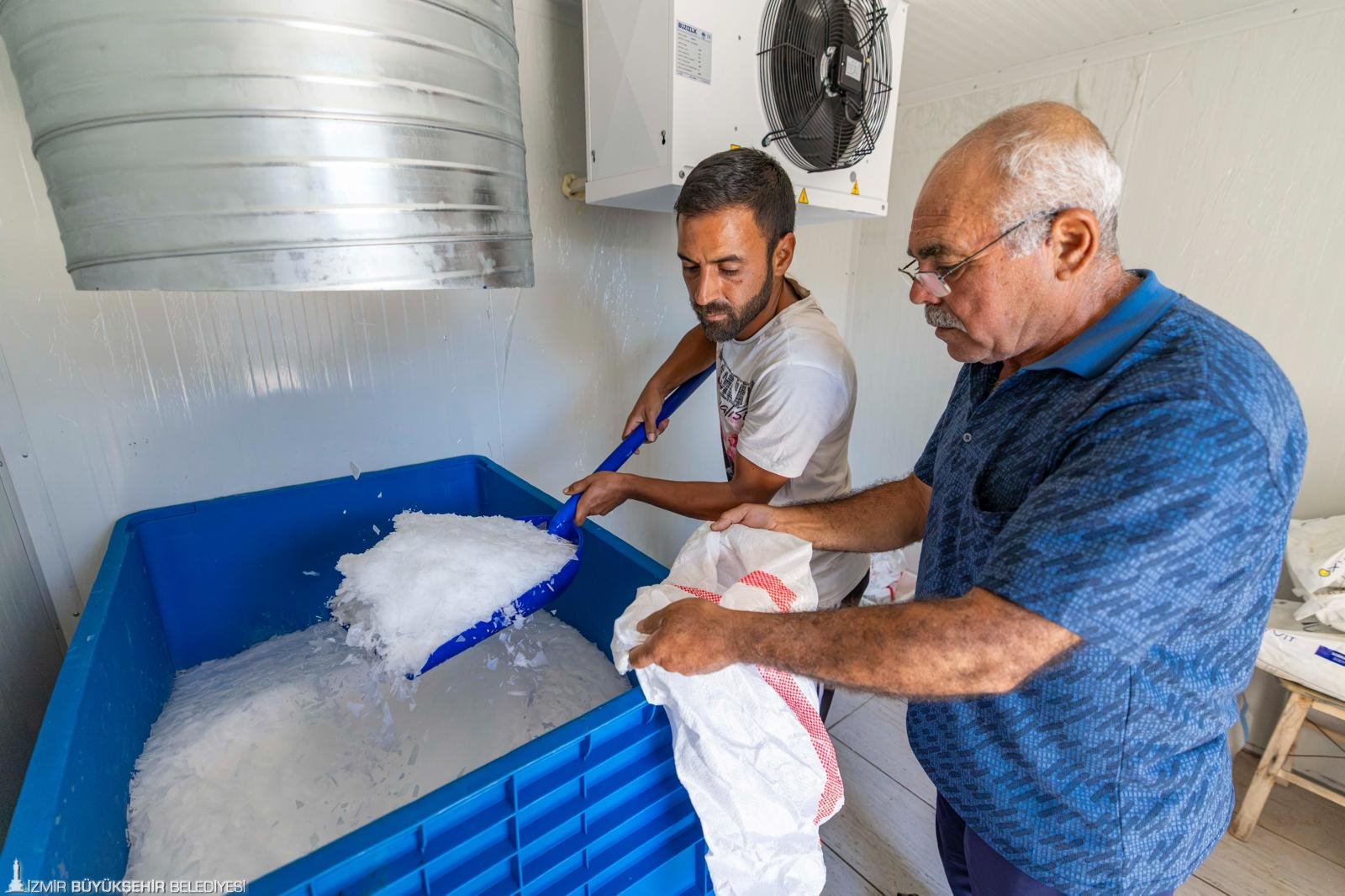 3 saat buz arıyorlardı, şimdi ücretsiz alıyorlar