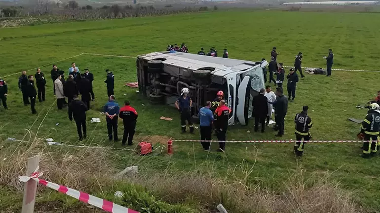 Son dakika! Denizli'de öğrenci servisi devrildi: Çok sayıda ölü ve yaralı var