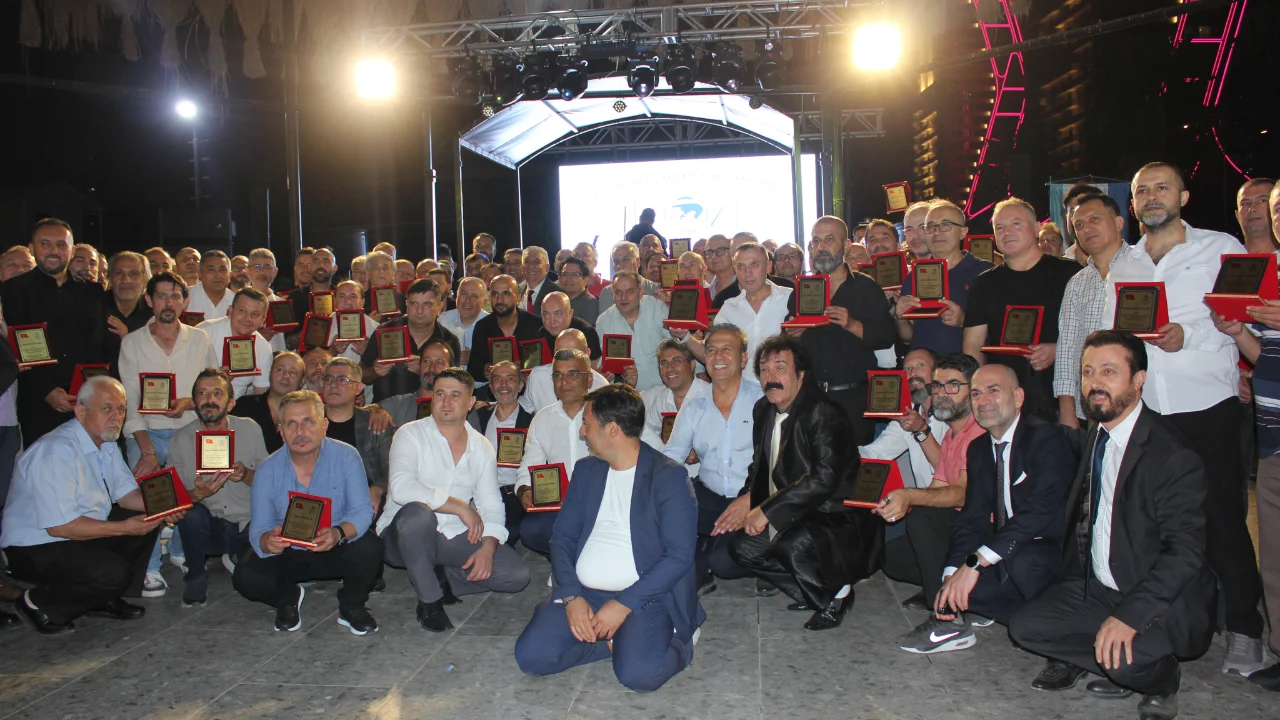 İzmir Berberler Odası’ndan Unutulmaz Moral Gecesi