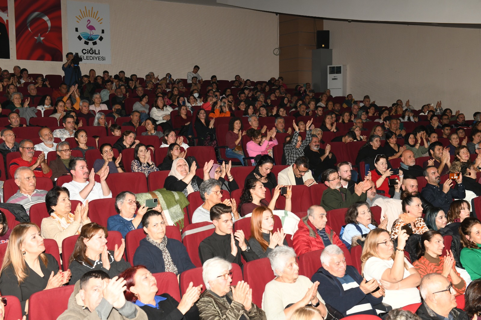 Çiğli’de Türkü Rüzgarı: “Sazımız Elimizde, Türküler Dilimizde”
