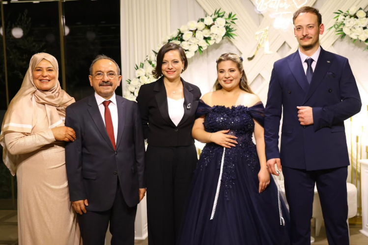 Azerbaycan Türkleri Dost Dernekler Federasyonu Genel Başkanı İsa Ambarcı kızını Nişanladı 