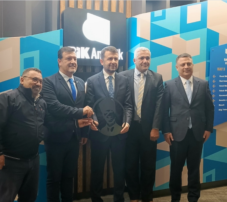 İzmir Basınından İstanbul Çıkartması: Yerel Medyanın Geleceği Masaya Yatırıldı