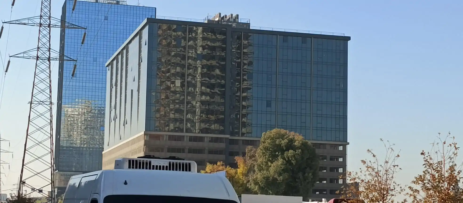 KONAK BELEDİYESİ VE ONUK PLAZA ARASINDA NE VAR