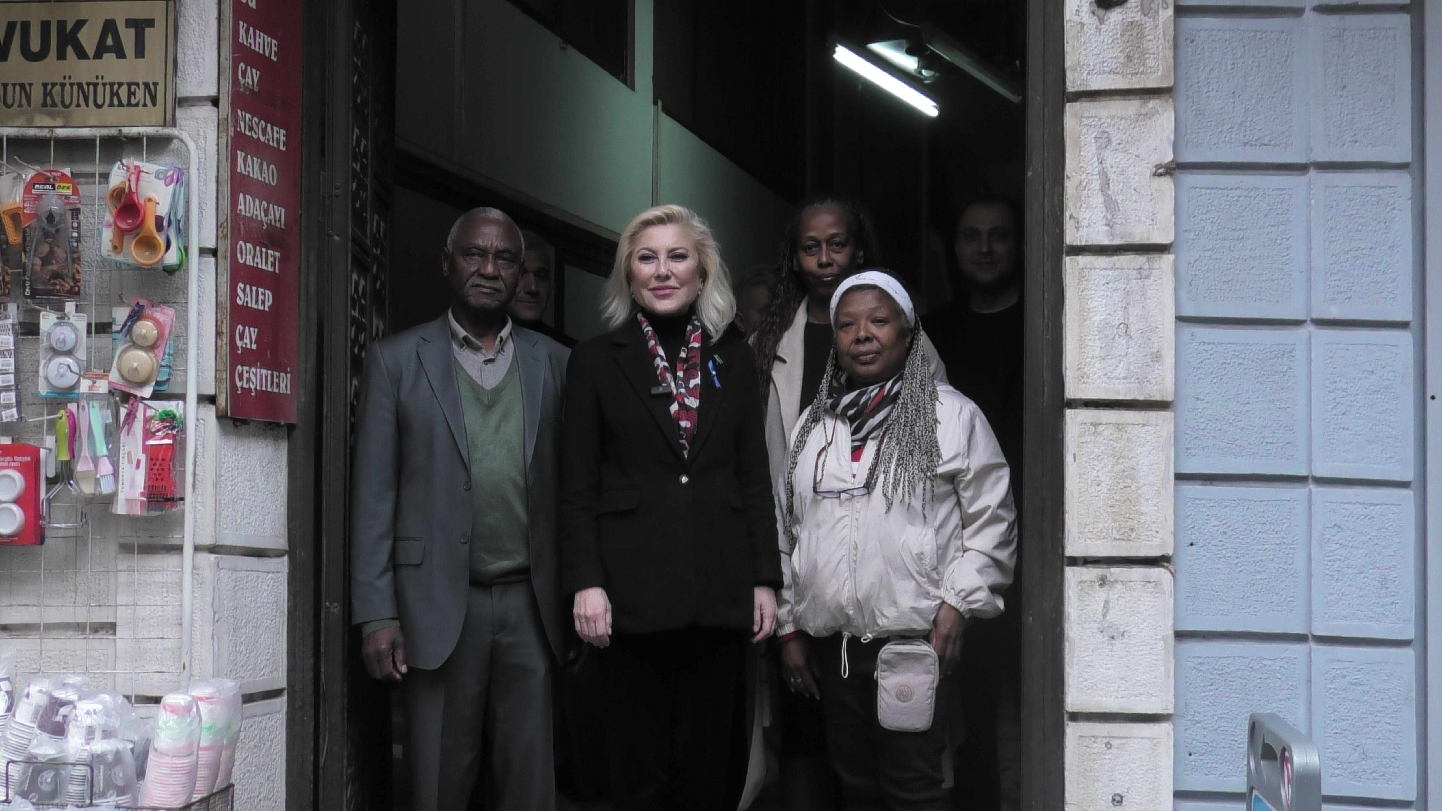 İzmir’in Asırlık Rengi Afro-Türkler’e Şebnem Bursalı’dan Anlamlı Ziyaret