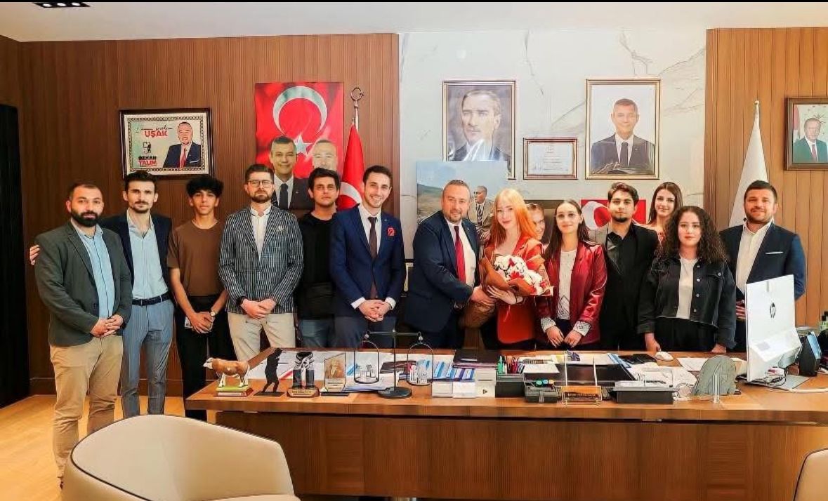 Uşak’ta İlk Görevden Alma Gerçekleşti: CHP İl Gençlik Kolları Başkanı Murat Kahraman Görevden Alındı