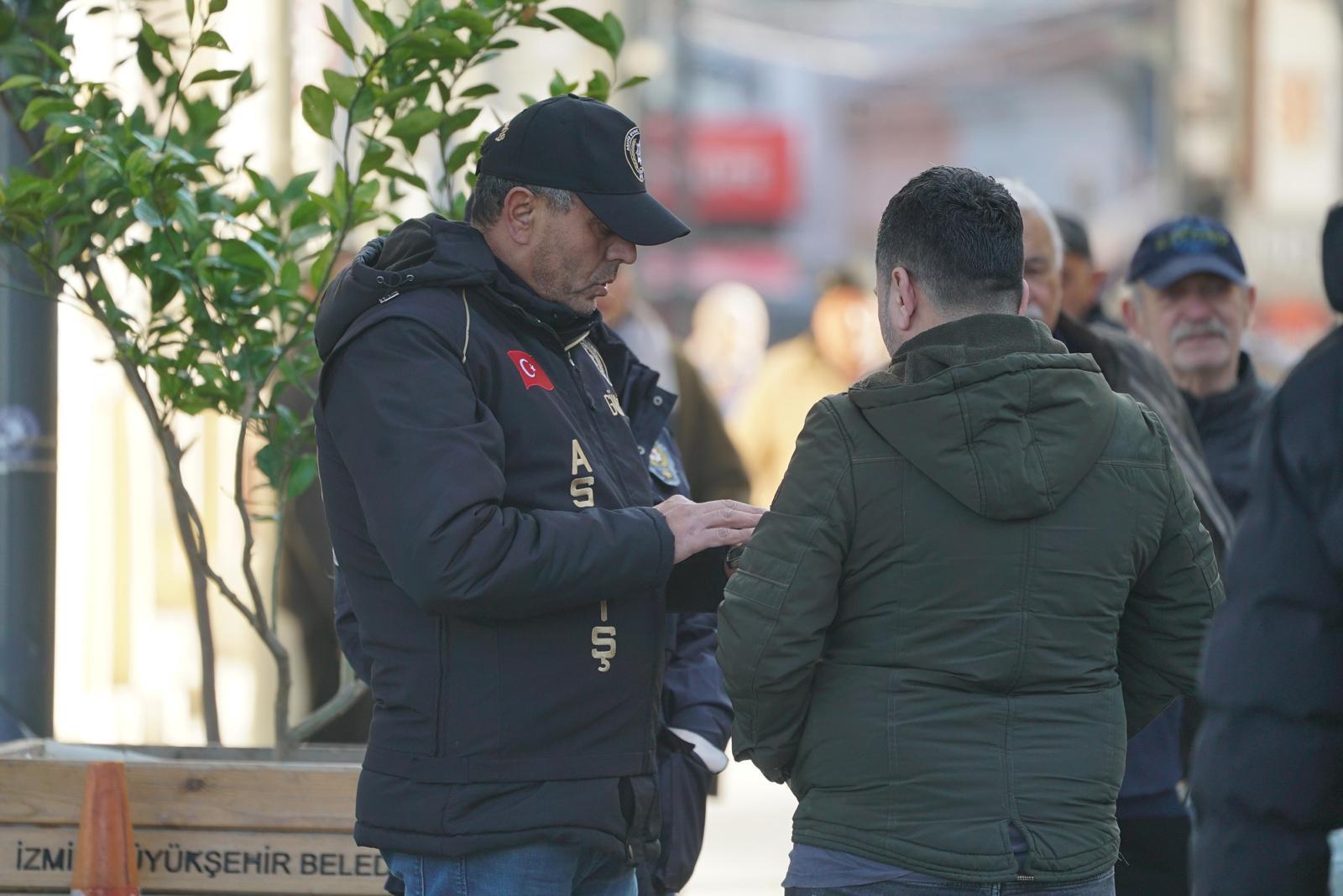 İzmir Polisi Aranan Şahıslara Nefes Aldırmıyor!
