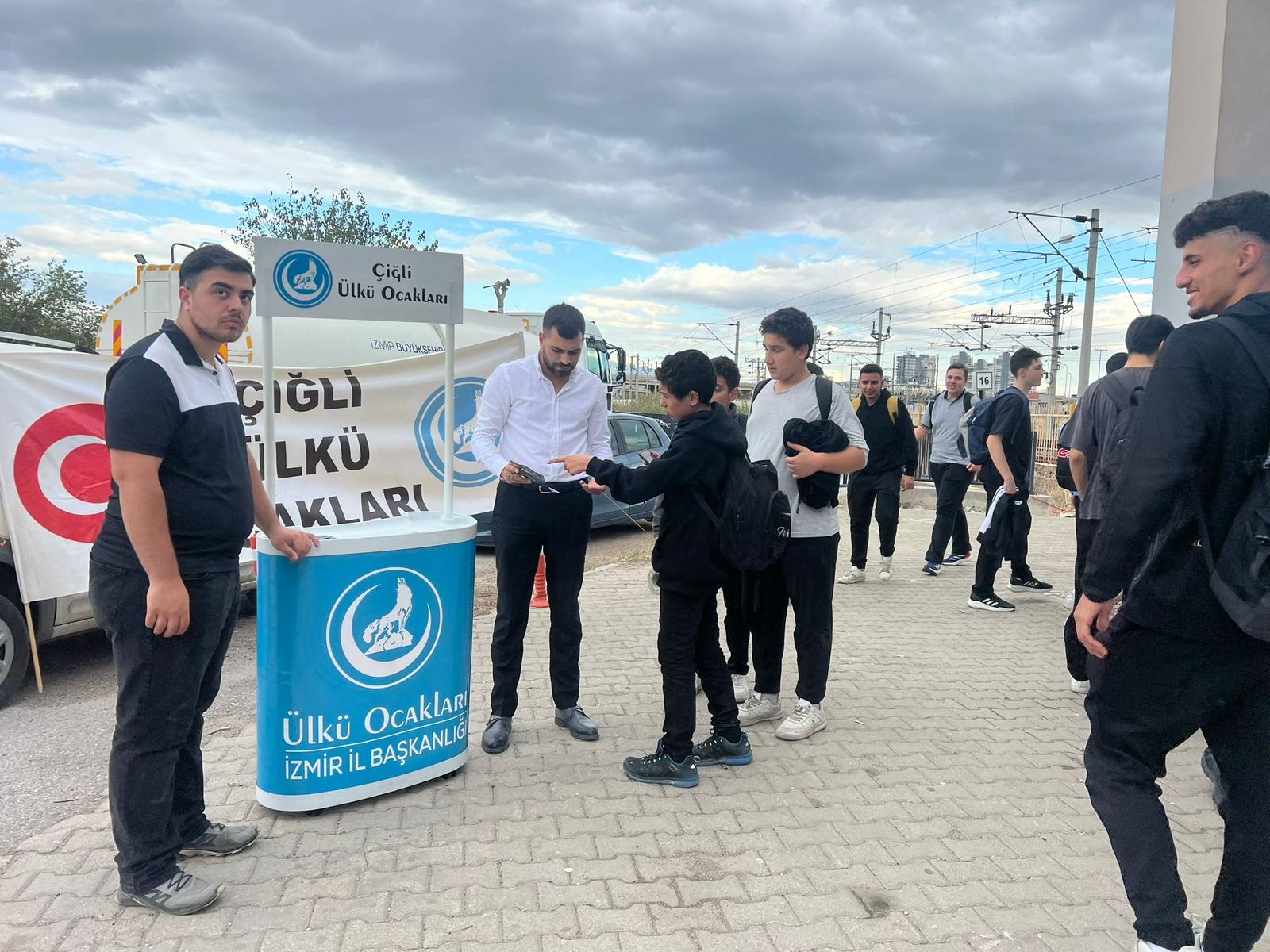 Çiğli Ülkü Ocakları’ndan Öğrencilere UZEM Bilgilendirmesi