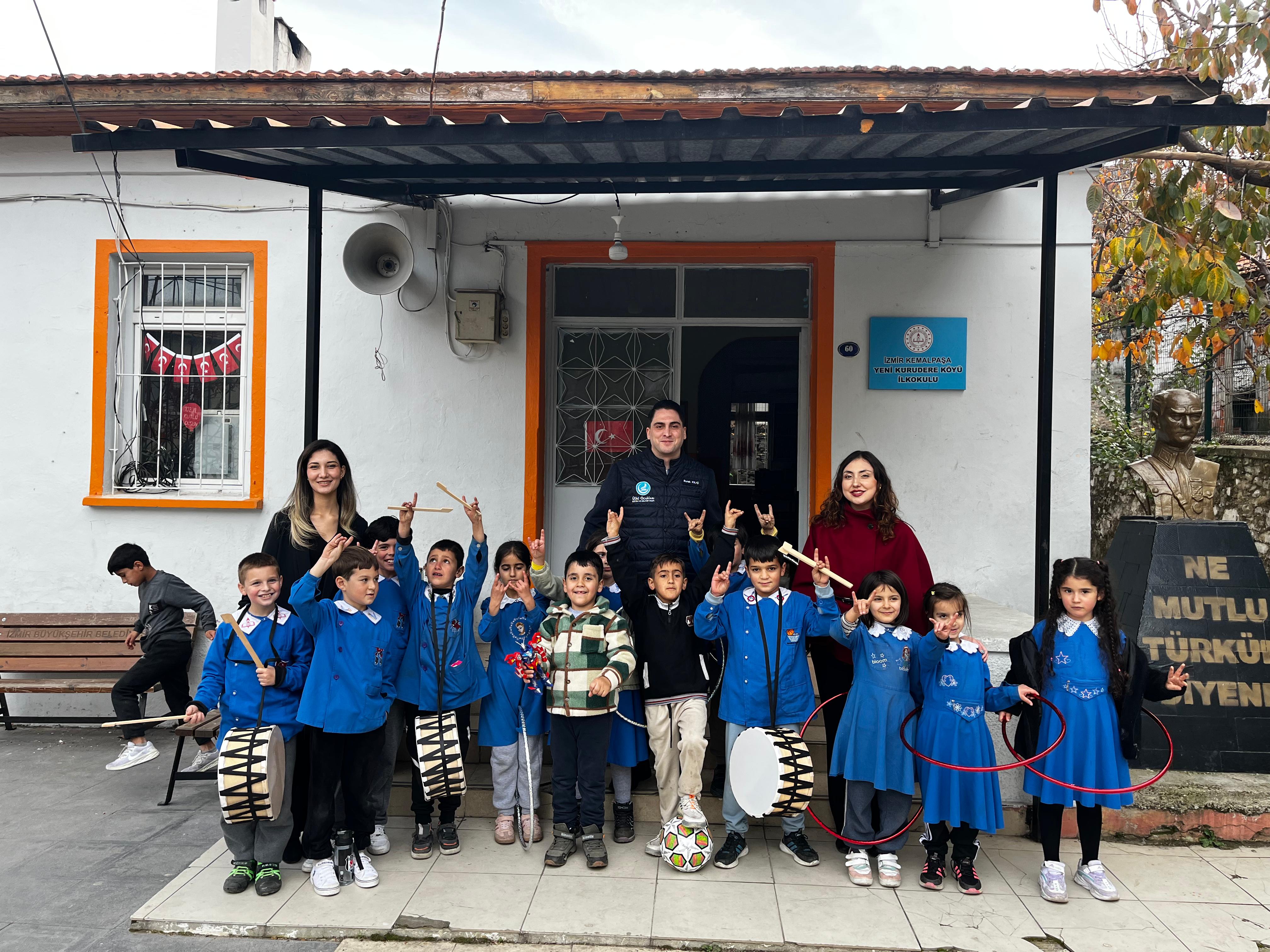 İzmir Ülkü Ocakları'ndan Köy Okullarına Dev Destek: İkinci Adım Şehit Öğretmen Necmettin Yılmaz'a İthaf Edildi