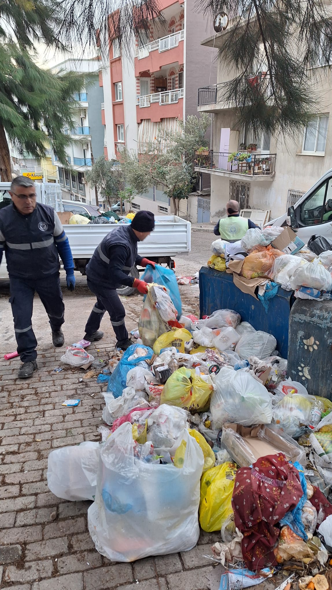 “Buca’da Başkan Ortada Yok! Tatil Paylaşımları Tepki Çekiyor