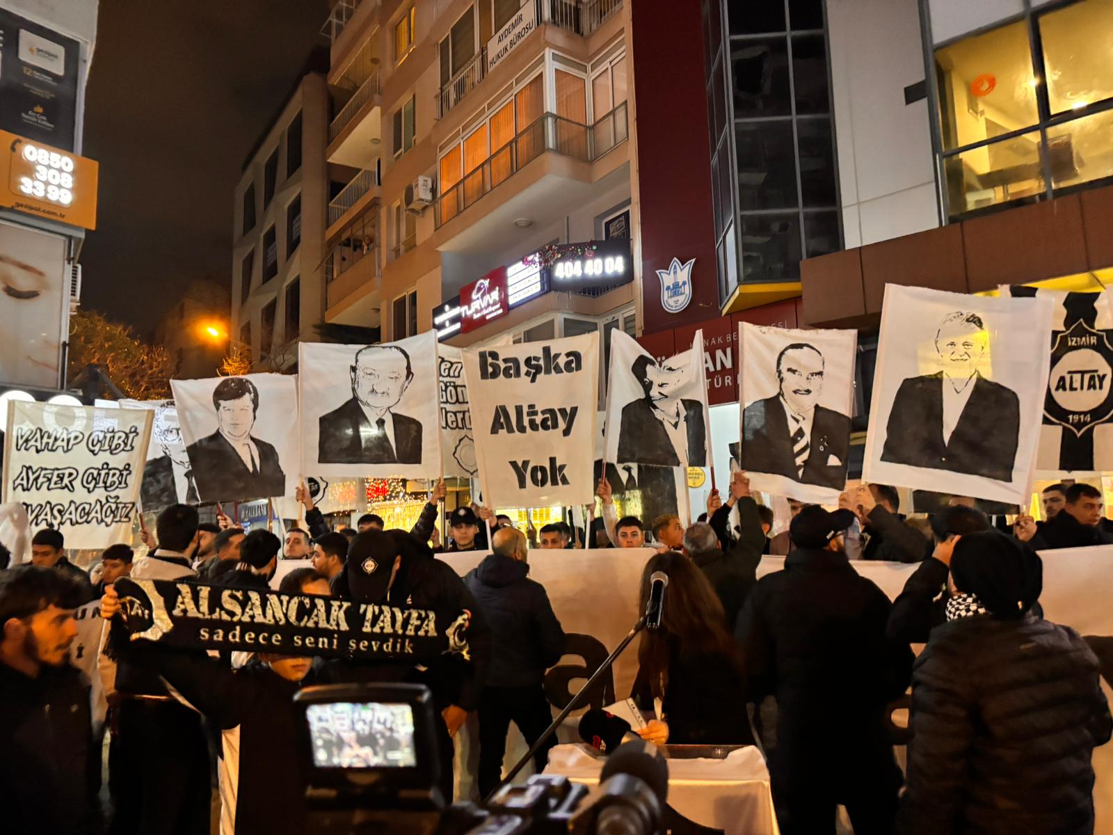 İzmir’in Asırlık Çınarı İçin 