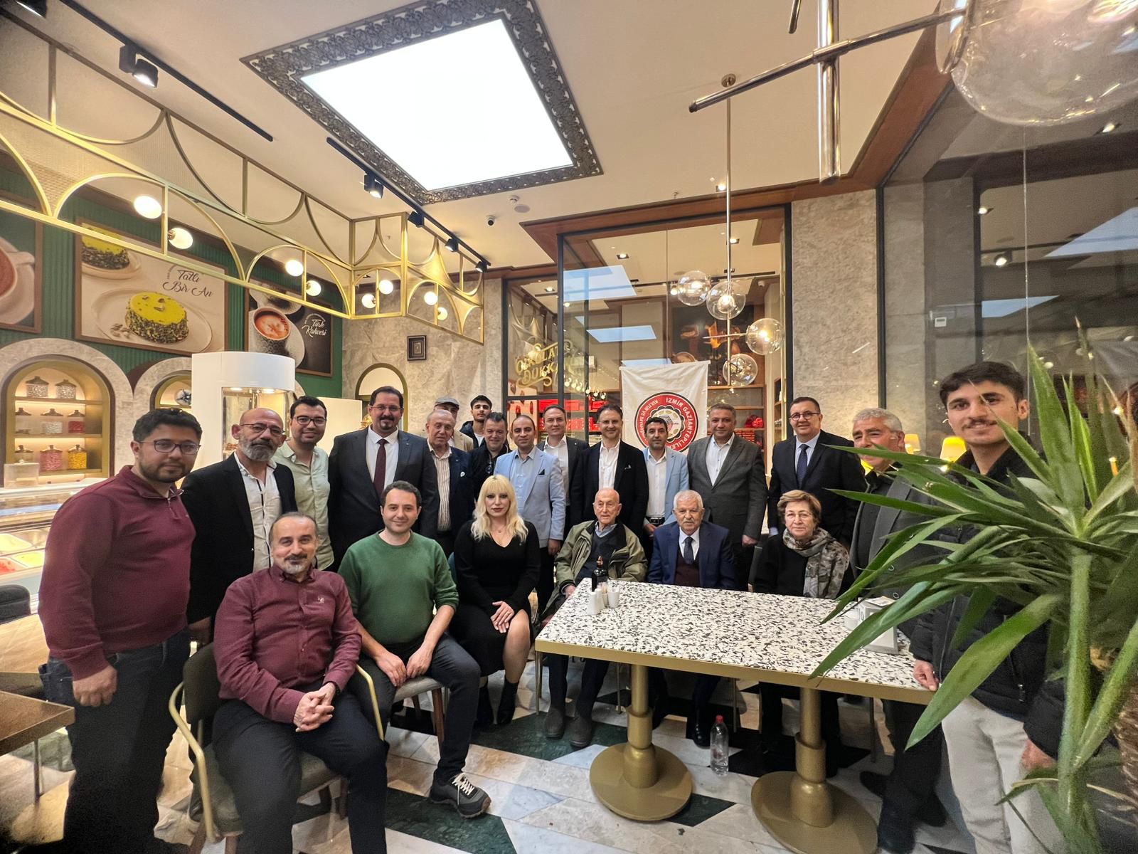 İzmir Gaziantepliler Derneği İftar Sofrasında Buluştu