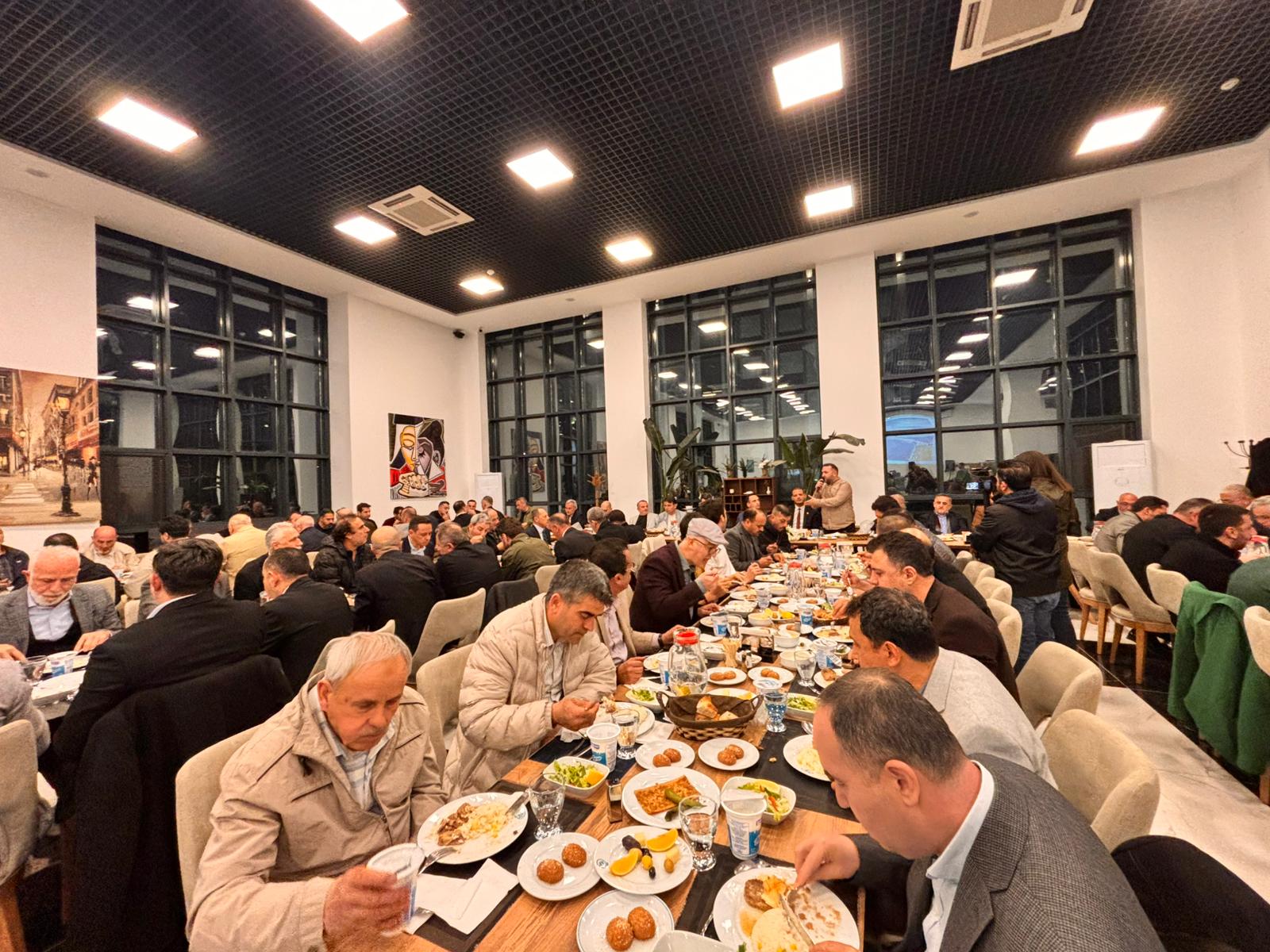Bornova’da Gönül Sofrası: İzmir Trabzonlular Derneği İftarında Birlik Mesajı