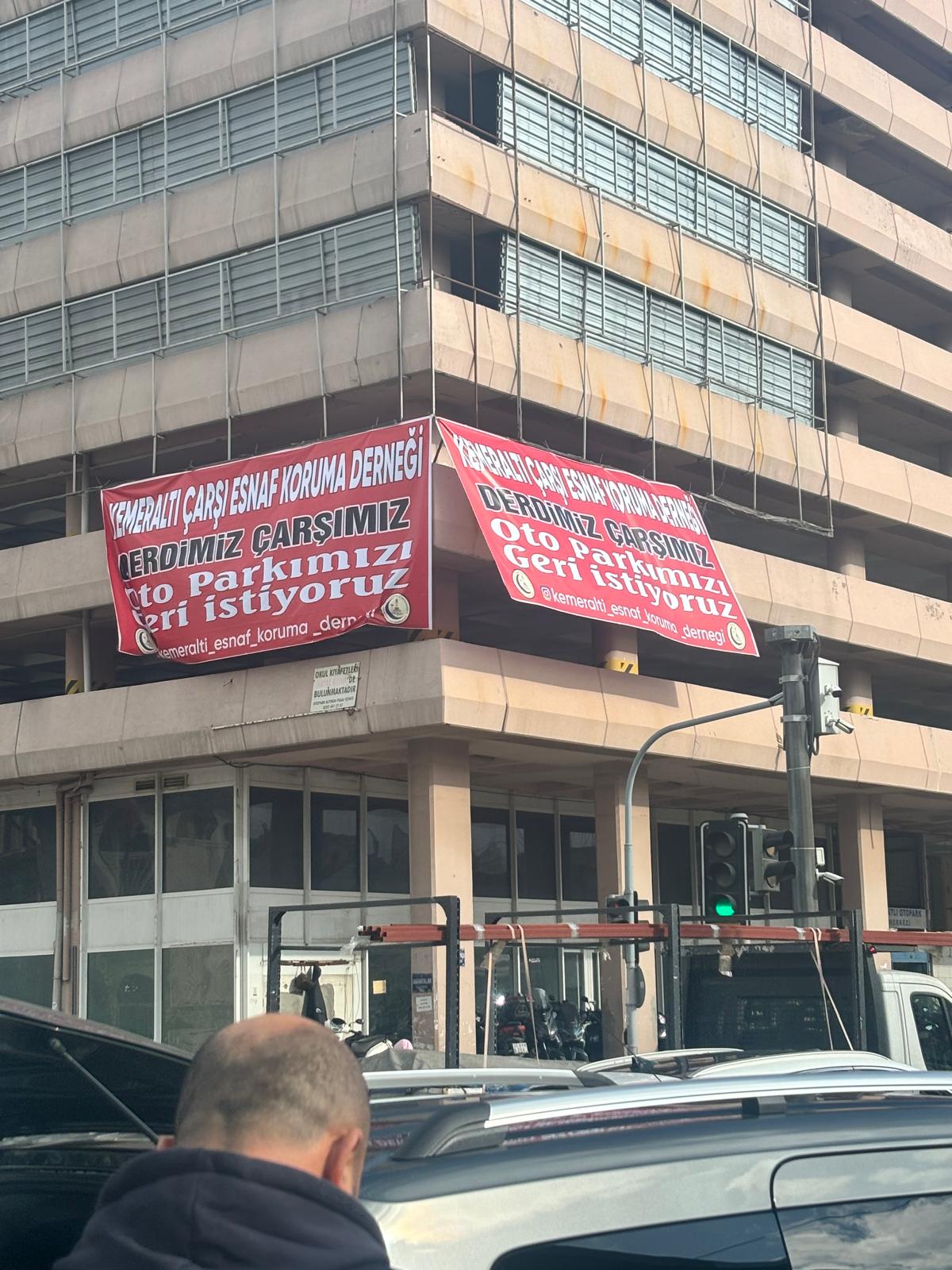 Kemeraltı’nda Otopark Krizi: Esnaf Kepenk Kapatma Noktasında, 