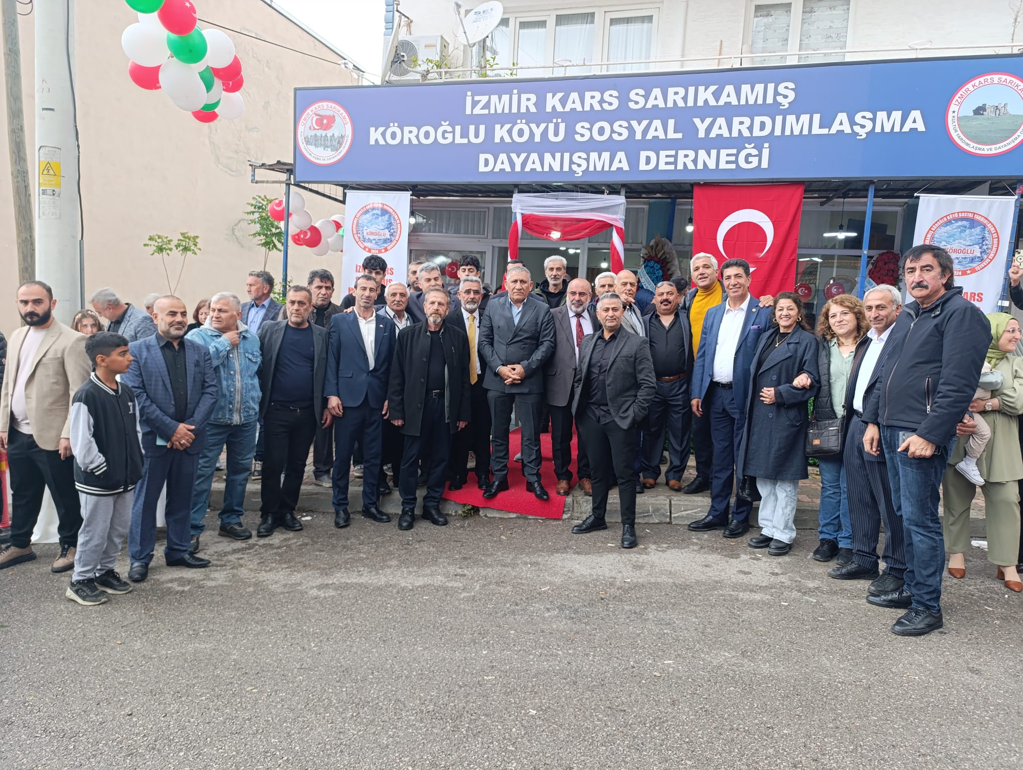 İZMİR’DE SERHAT RÜZGARI: KÖROĞLU KÖYÜ DERNEĞİ COŞKULU BİR TÖRENLE AÇILDI!