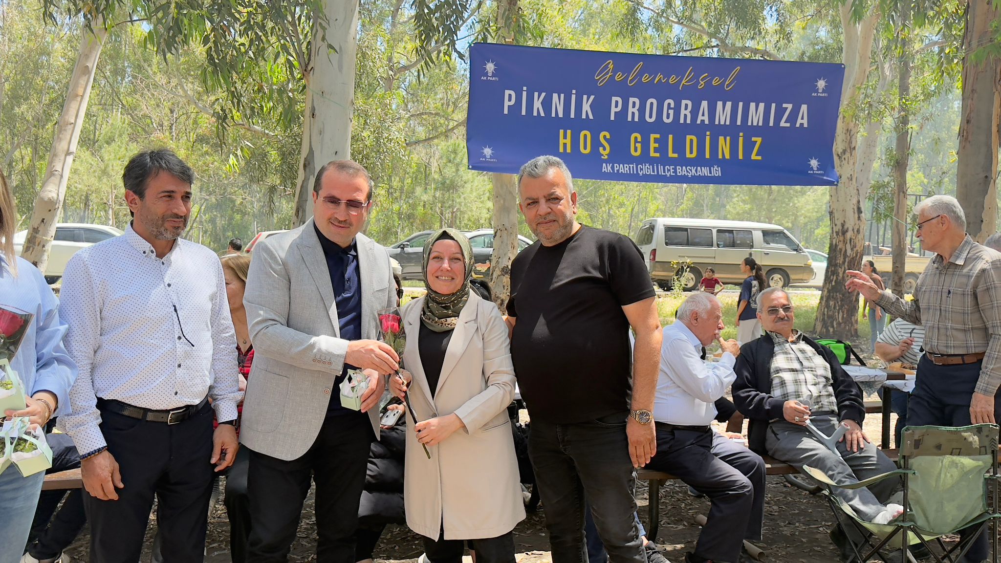 AK Parti Çiğli’den Anneler Günü’ne Özel Coşkulu Piknik Programı