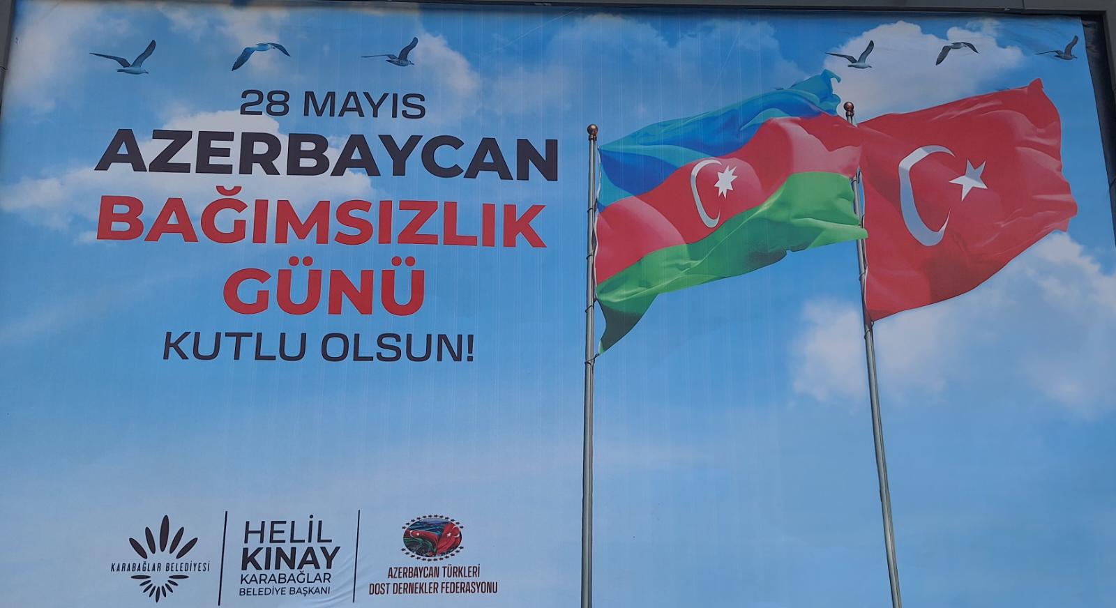 Karabağlar Sokaklarında Azerbaycan Esintisi: Bilboardlarla Kutlandı!
