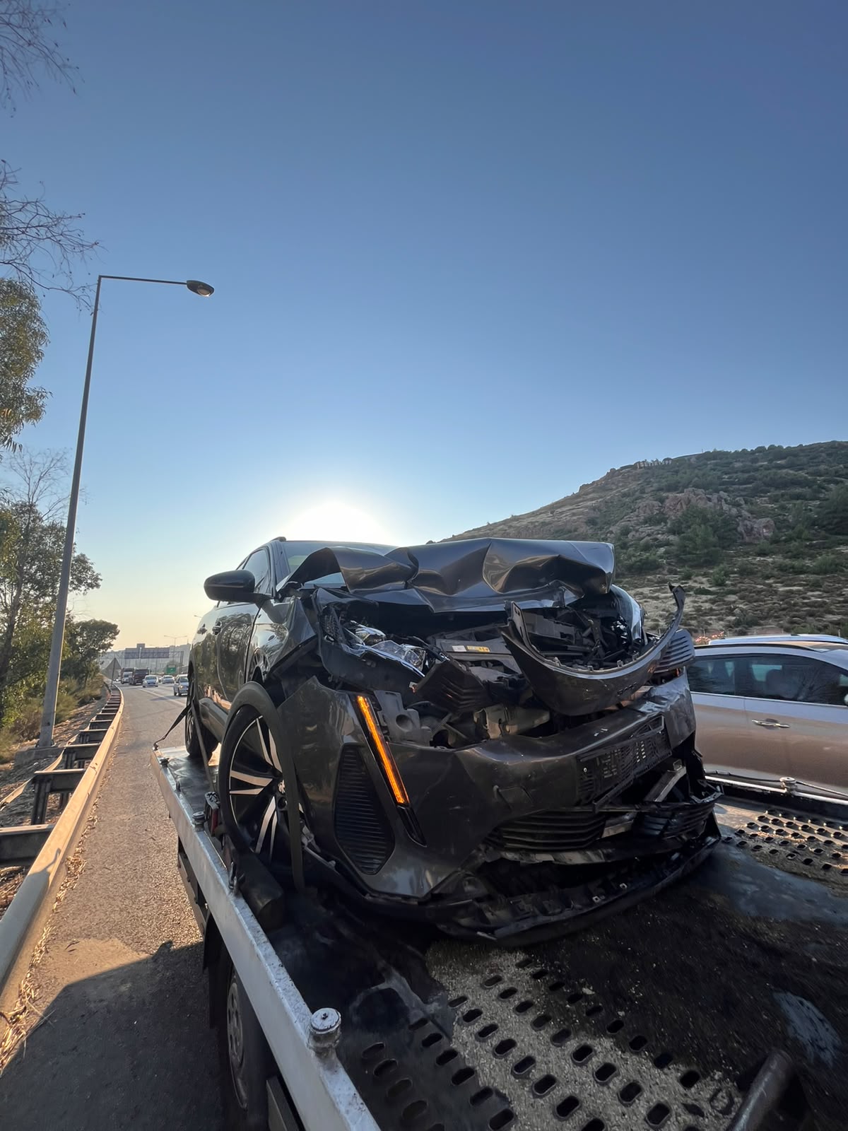 Bayraklı Tünellerinde Trafik Kazası: Arda ve Berk Ağral Taburcu Edildi