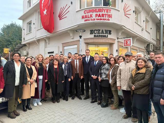 CHP Dikili örgütü yeni binasını açıyor. 