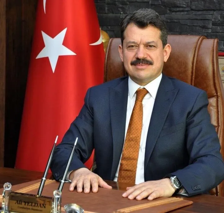 İzmir Yargısında Kararname Depremi: Yönetim Sil Baştan, Başsavcı Ali Yeldan Yerini Korudu!