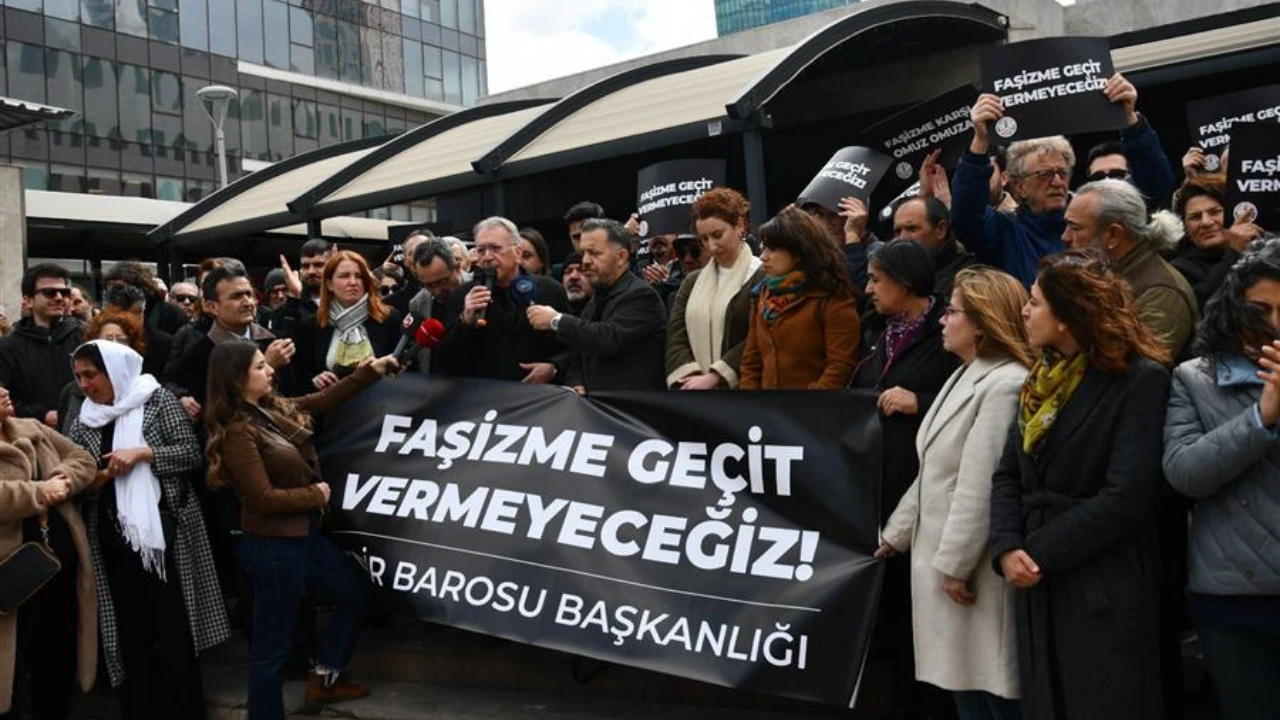 İzmir Barosu'ndan İmamoğlu'nun gözaltına alınmasına sert tepki: Bu bir siyasi darbedir!
