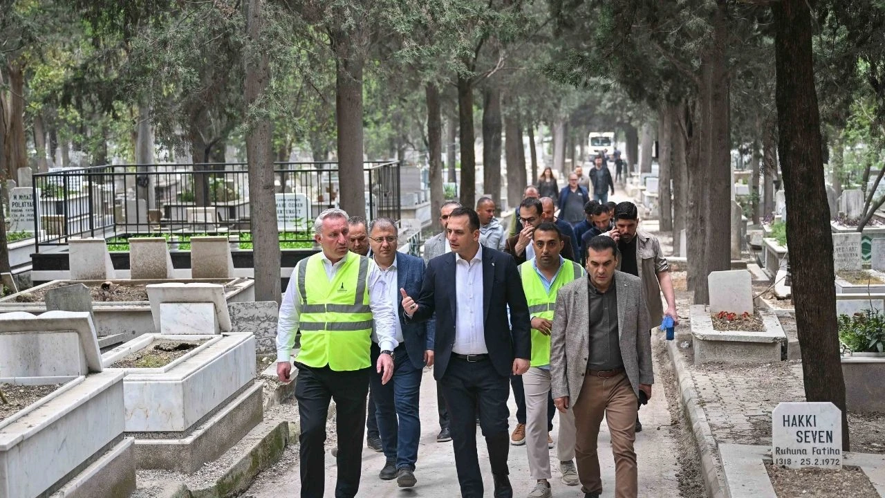 Bornova ve Büyükşehir’den ortak çalışma: Mezarlıklarda kapsamlı bakım