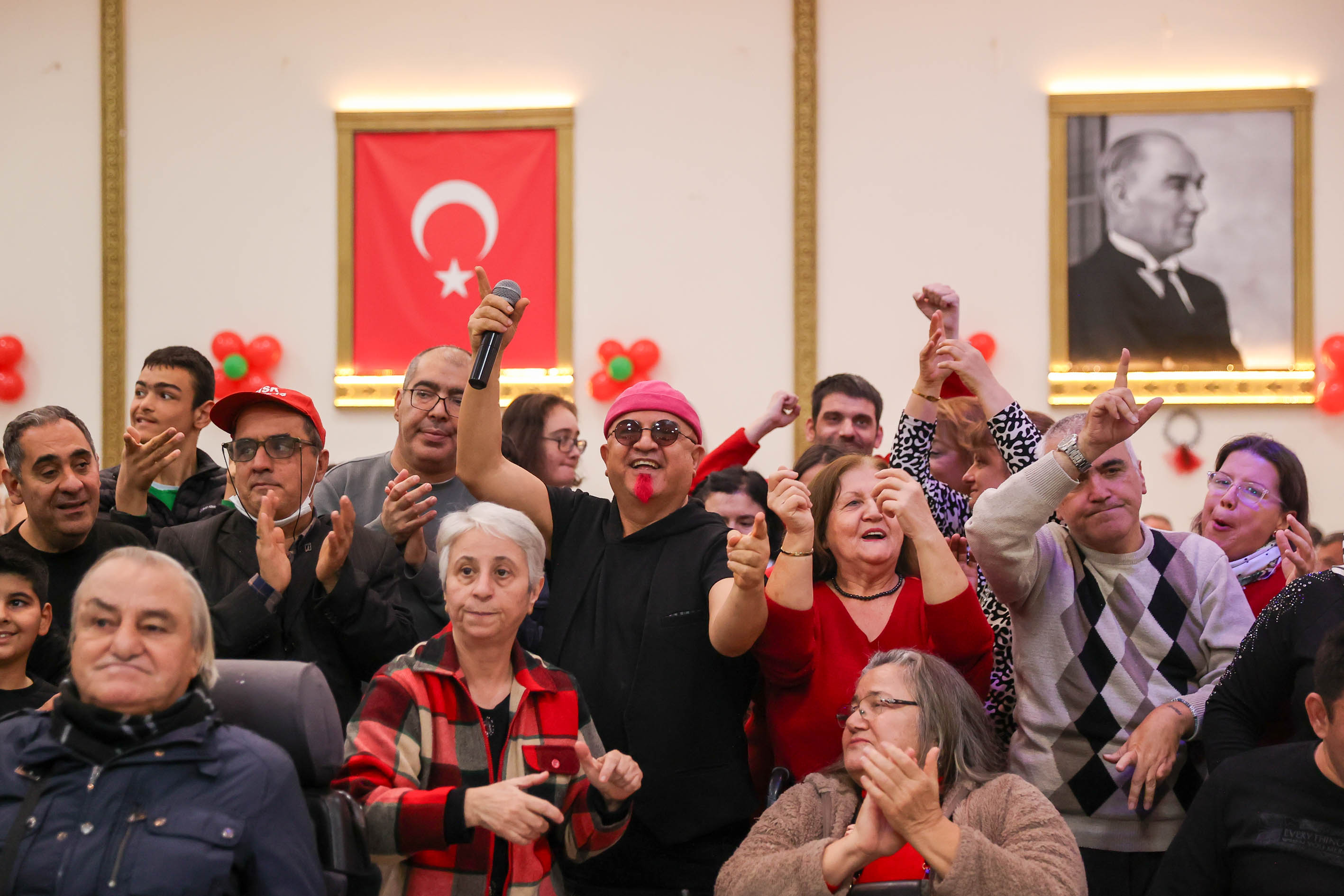 Buca Belediyesi’nden Engel Tanımayan Yeni Yıl Kutlaması