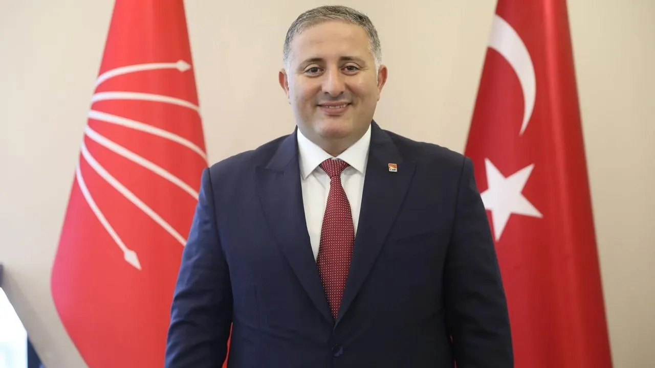 Buca’daki Rüşvet Operasyonunda Çarpıcı Gelişme: Eski İlçe Başkanı Erzincan’da Yakalandı!