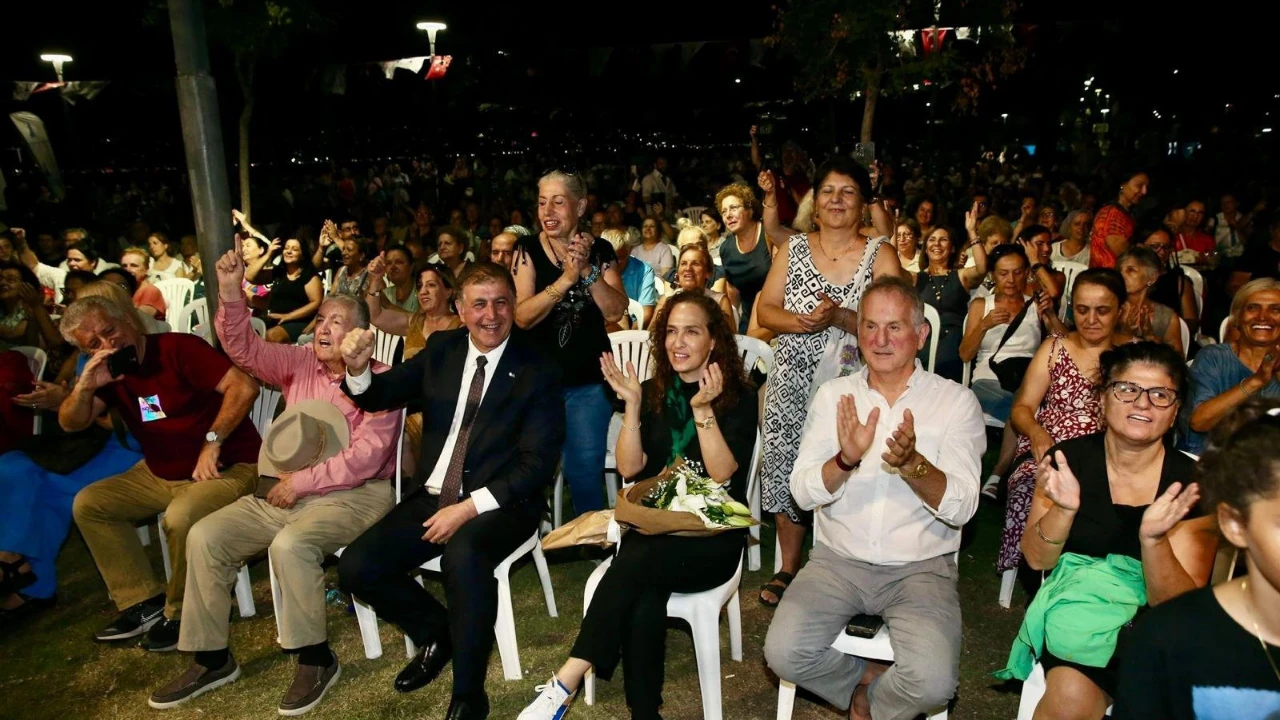 Cemil Tugay ve Yıldız Ünsal, Alaybey Mahalle Şenliği’ne katıldı