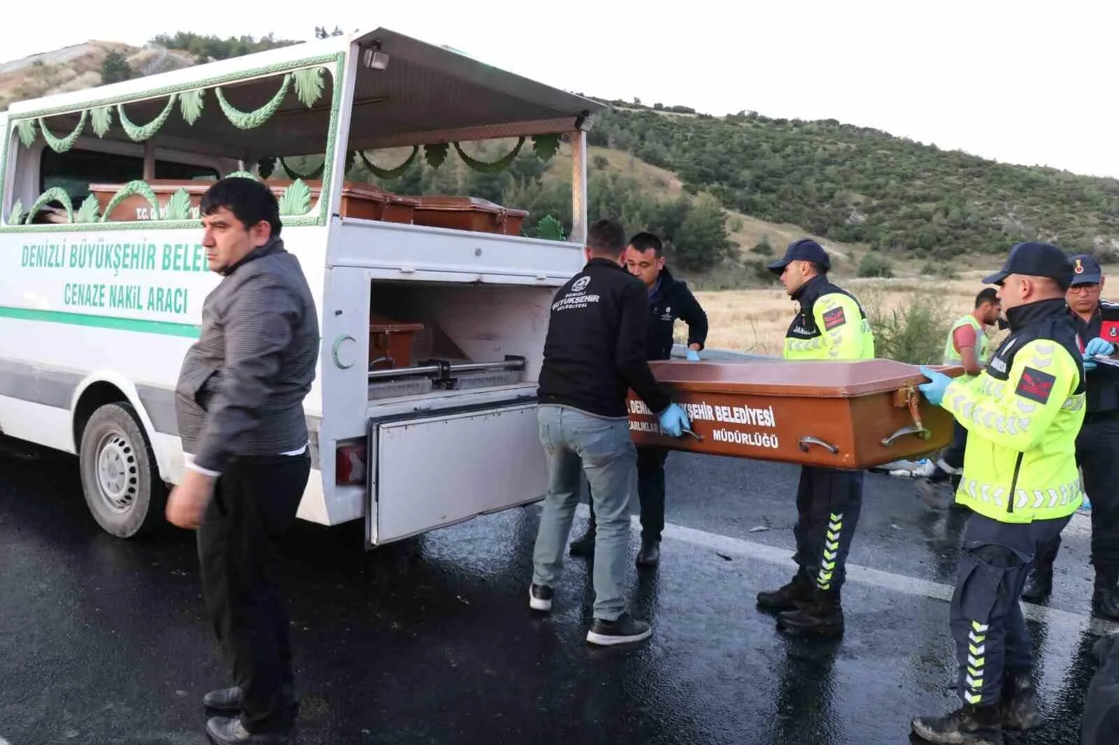 BAYRAM DÖNÜŞÜ FACİA: Denizli'de Yolcu Otobüsü Alev Topuna Döndü, 8 Can Kaybı!