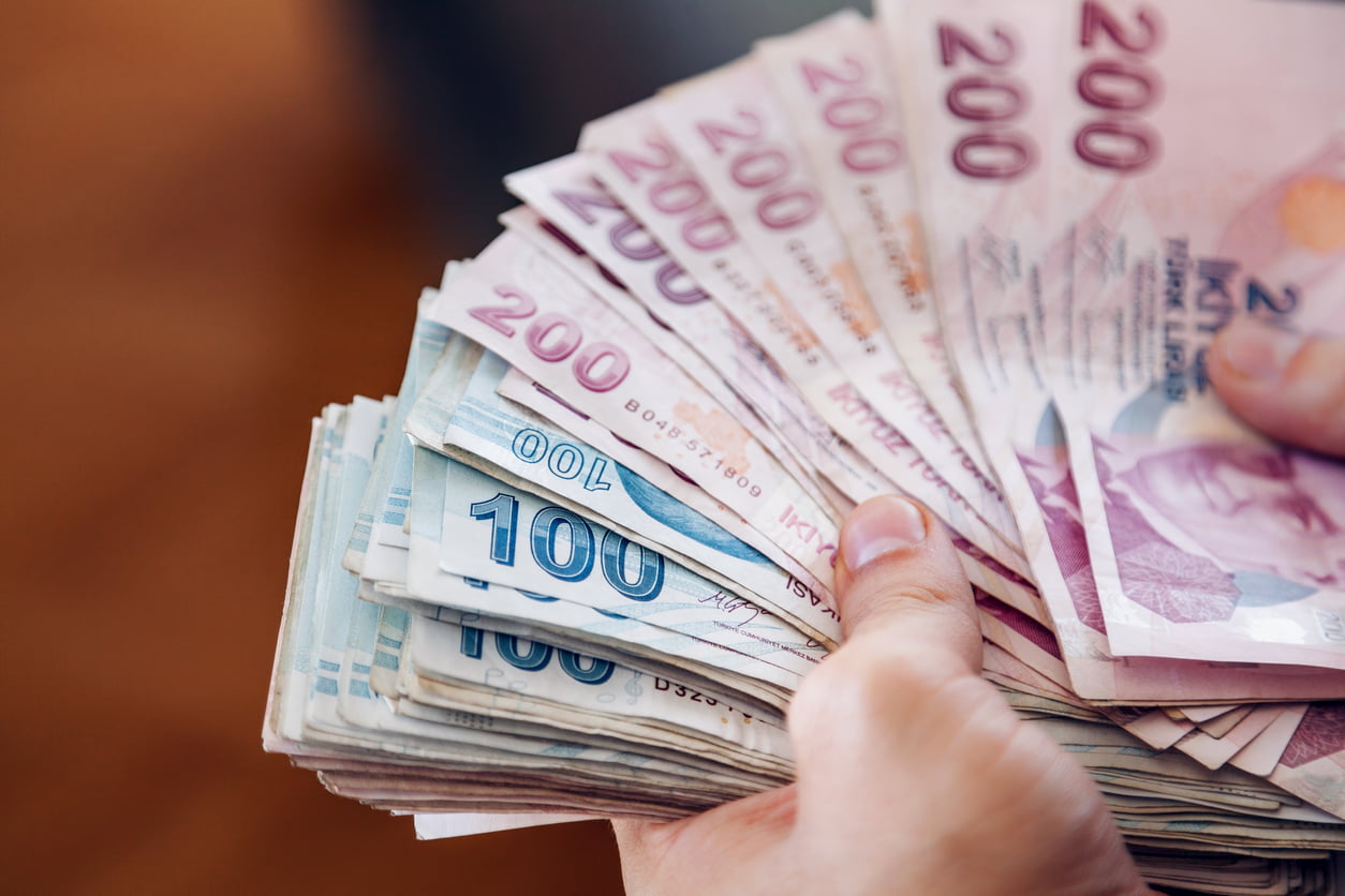 Resmi Gazete'de yayınlandı: Yurt dışına çıkarılabilecek TL limiti arttı!
