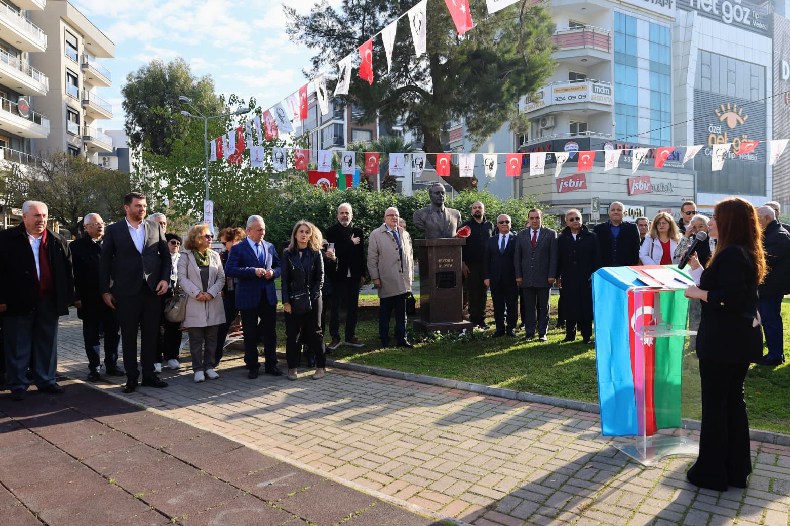 Azerbaycan’ı Geleceğe Taşıyan Büyük Devlet Adamı Haydar Aliyev İzmir'de Anıldı
