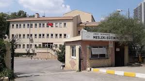 Temizlik skandalının yaşandığı okulun müdürü açığa alınmalı!
