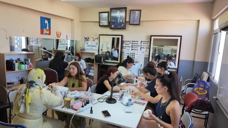 Meslek edinme kursları kadınların geleceğine yön veriyor