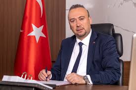 CHP’li Belediye Başkanı Özkan Yalım’a Otel Baskını: İkinci Telefon Gizli Bölmede Bulundu!