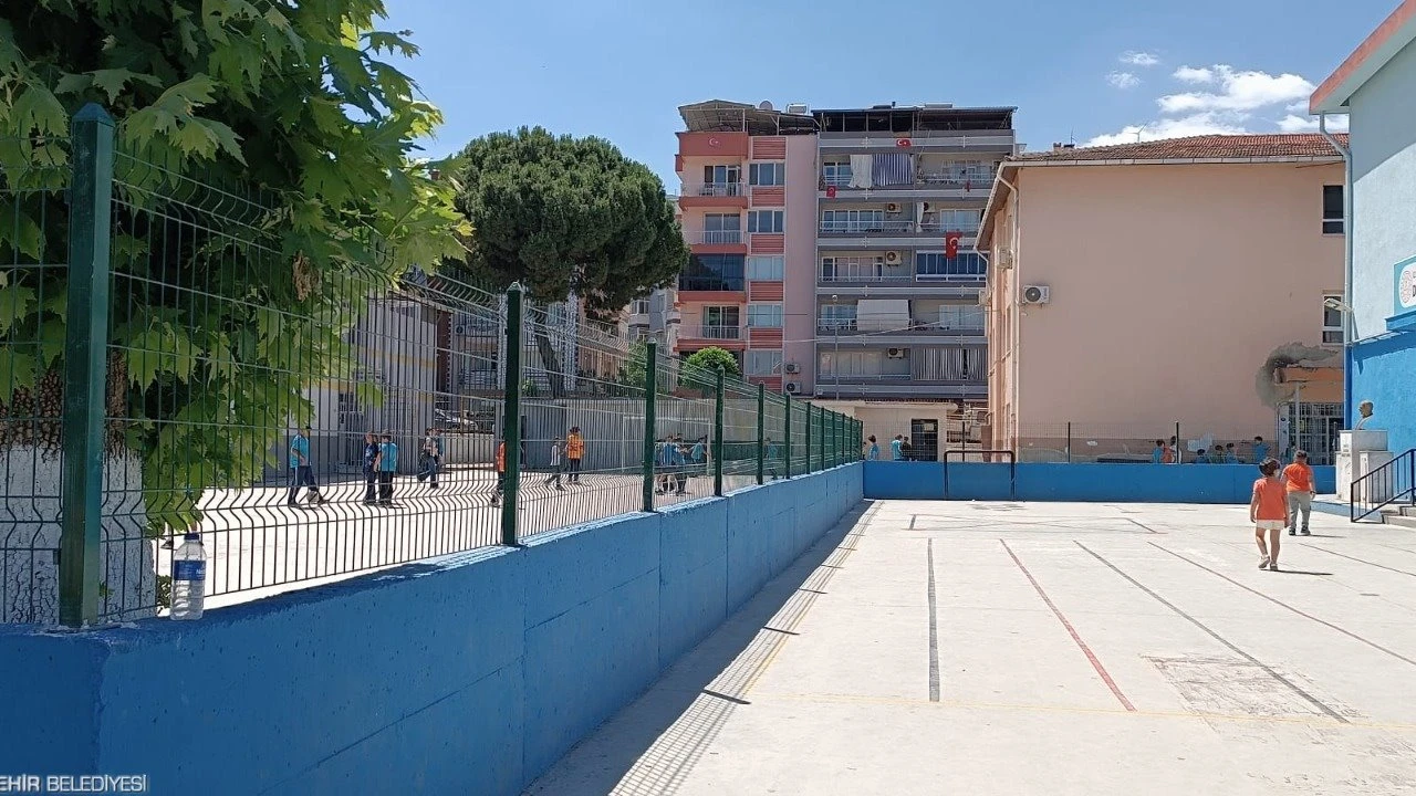 İzmir Büyükşehir Belediyesi’nden okullara destek: 9 ilçede eğitim ortamları yenilendi