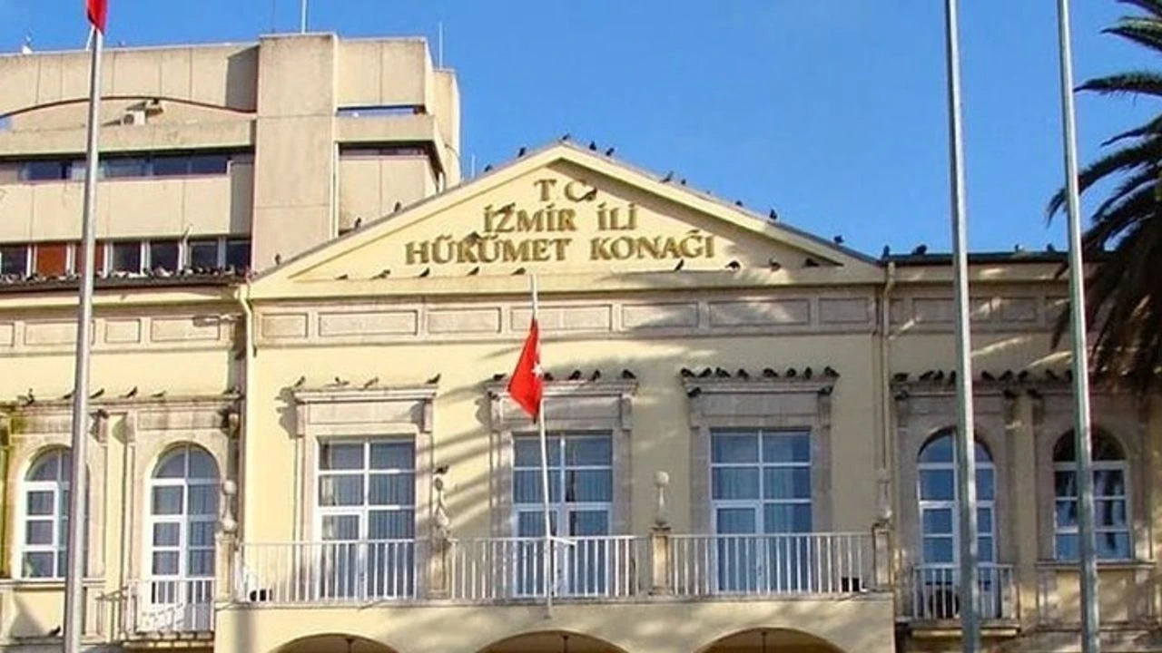 İzmir’in Gönlünde Yer Edinen Vali Gitmemeli!