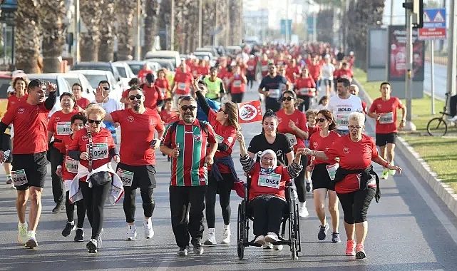 Karşıyaka'da 14 Şubat'a renkli kutlama