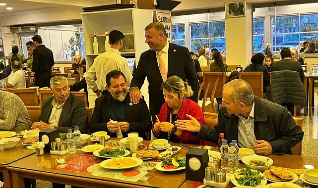 Latif Aydemir'den Bayraklı ve Gültepe mahalle muhtarları ile keyifli iftar