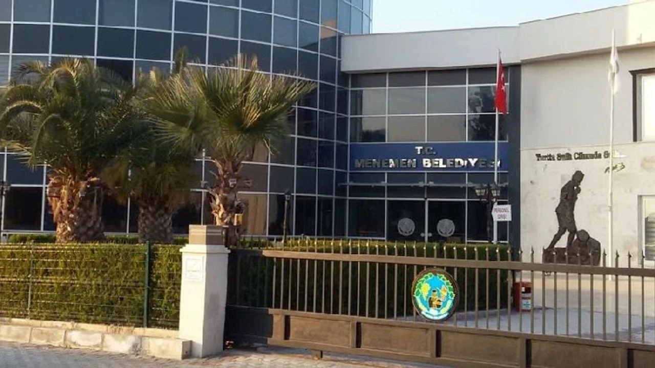 Menemen AK Parti'nin emlak bürosu oldu: Davulcunun parası bile ödenmedi!