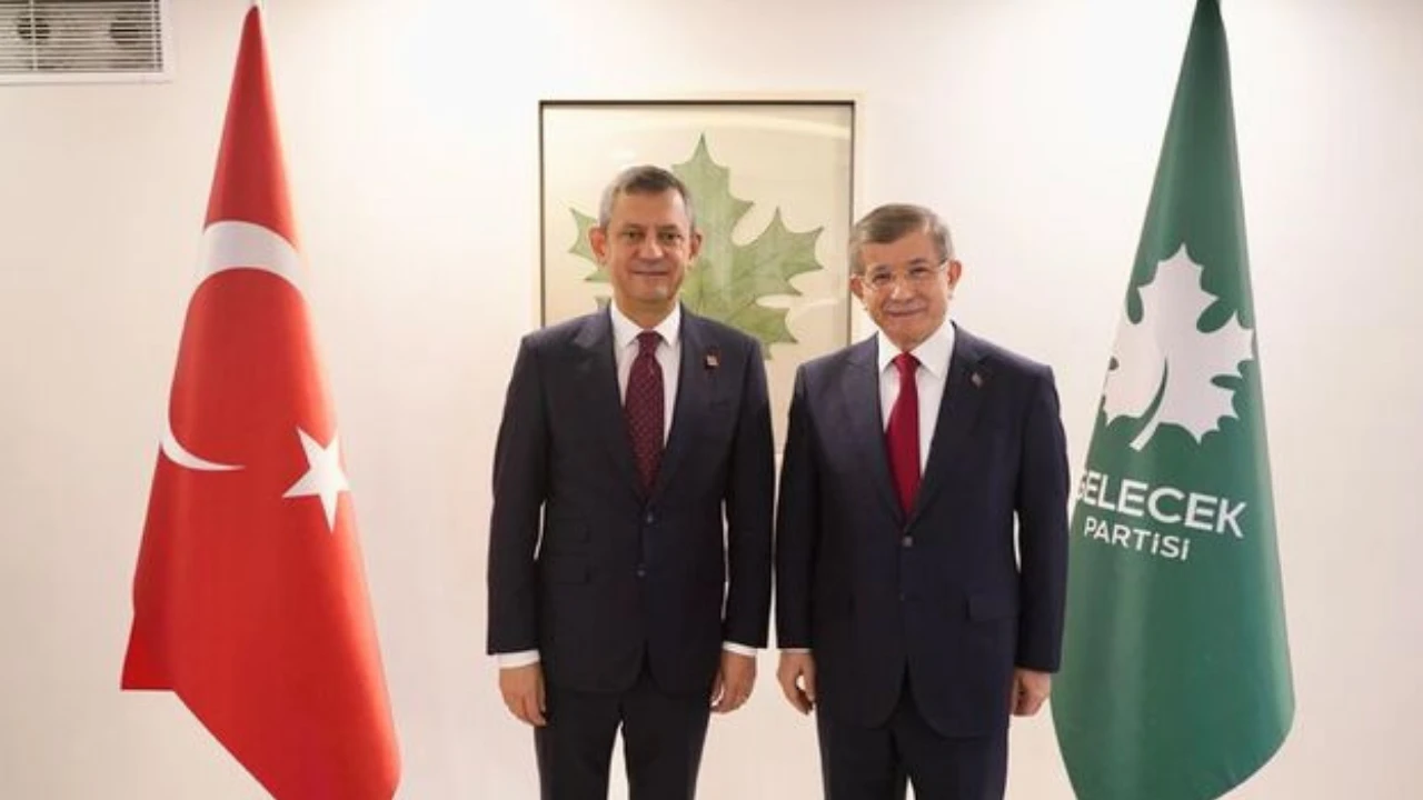 Özel ve Davutoğlu bir araya geldi