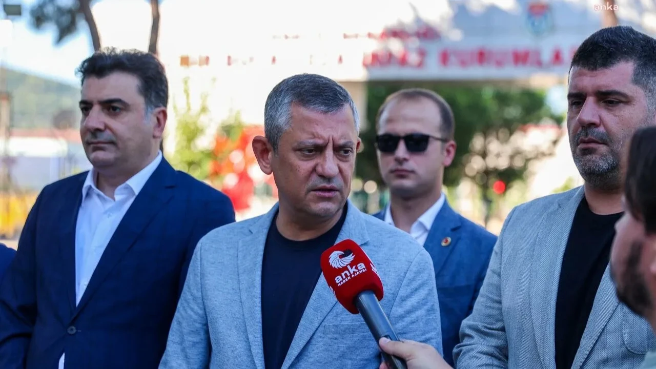 Özgür Özel, Tunç Soyer'i ziyaret etti