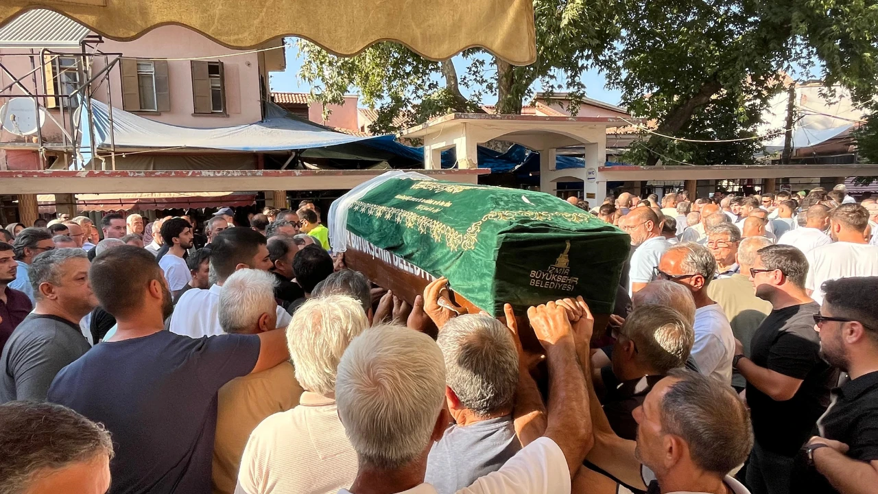 Uçak kazasında hayatını kaybeden pilot adayına gözyaşlarıyla veda