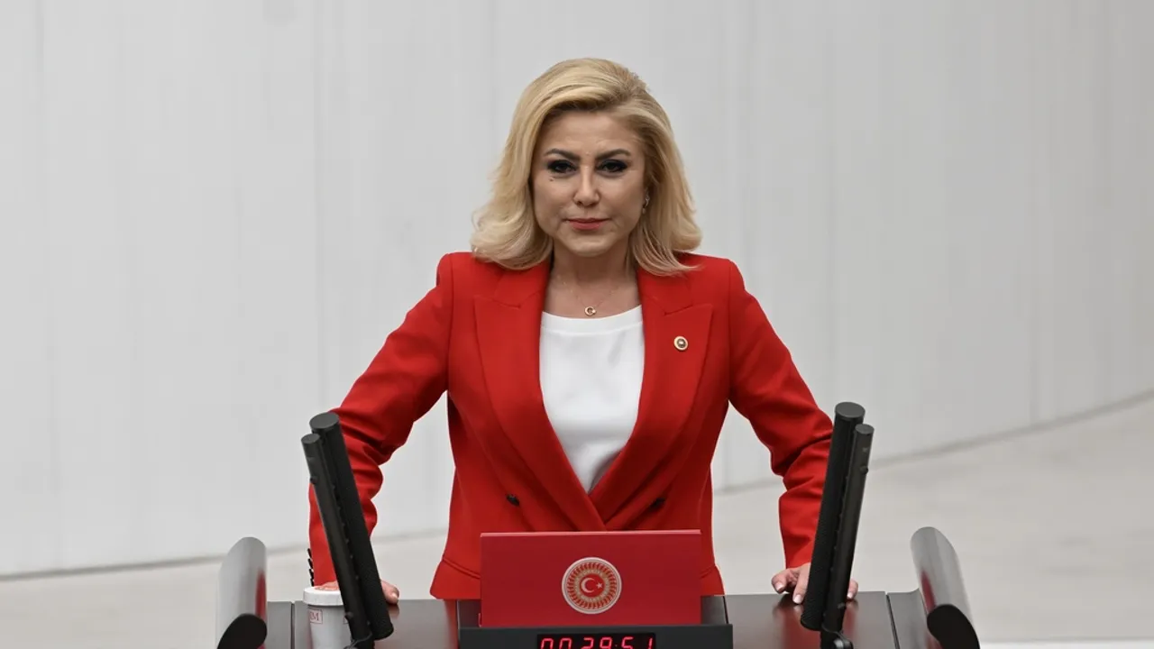 AK Parti İzmir Milletvekili Şebnem Bursalı’dan Cemil Tugay’a Sert Tepki: 