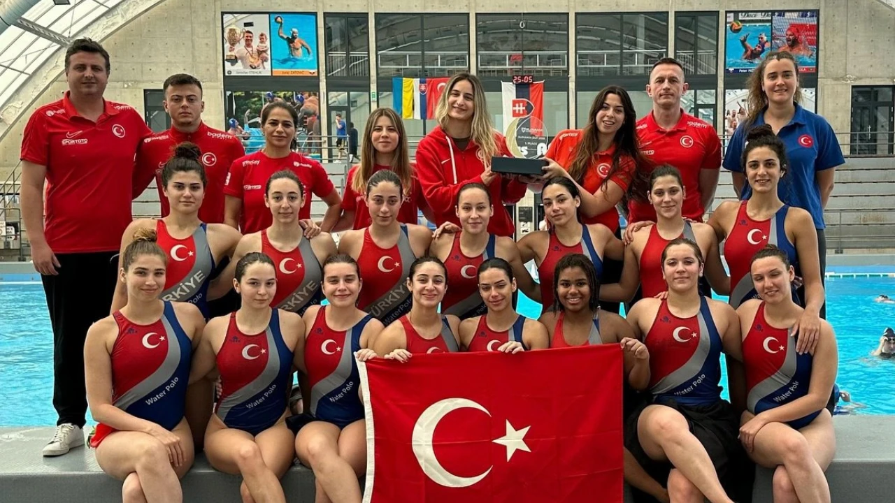 İzmir’in gururu suyun altında yükseliyor